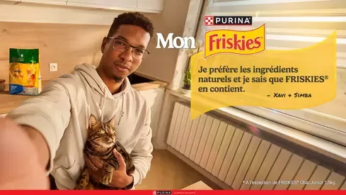 Personne avec chat tigré