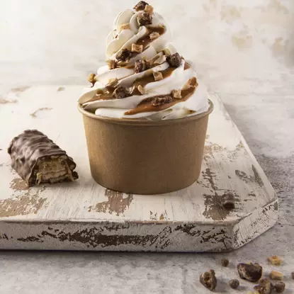 NESTLÉ® Confectionery Coupe de glace avec éclats croustillants LION®