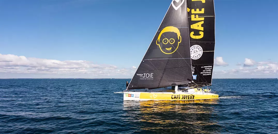 Voilier Café Joyeux en mer